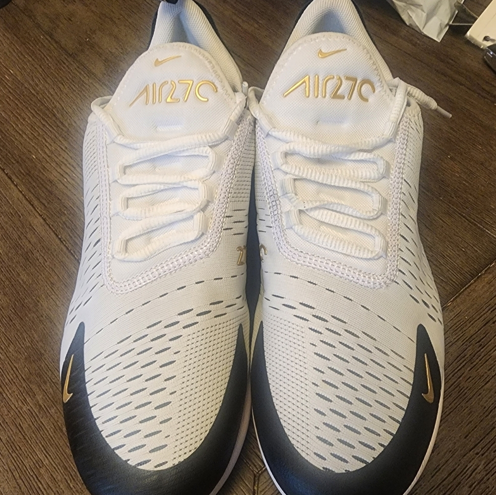 Nike Air Max 270 size 9-Men's